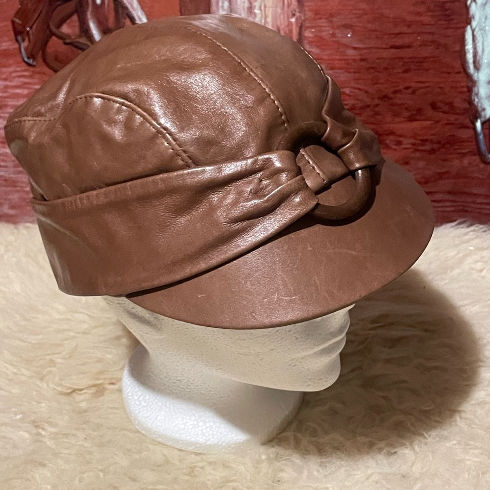 Almar leather hat